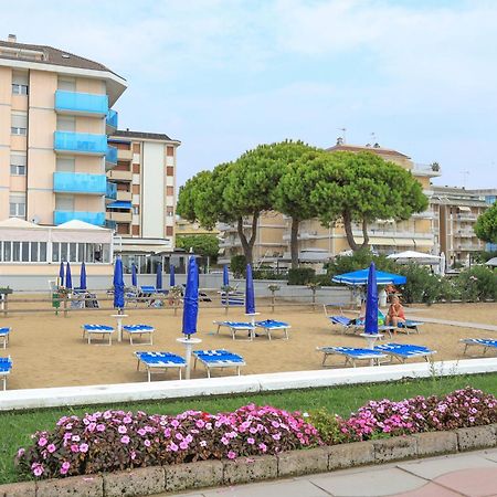 Hotel La Bussola Лідо-ді-Єзоло Екстер'єр фото