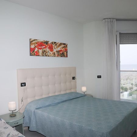 Hotel La Bussola Лідо-ді-Єзоло Екстер'єр фото