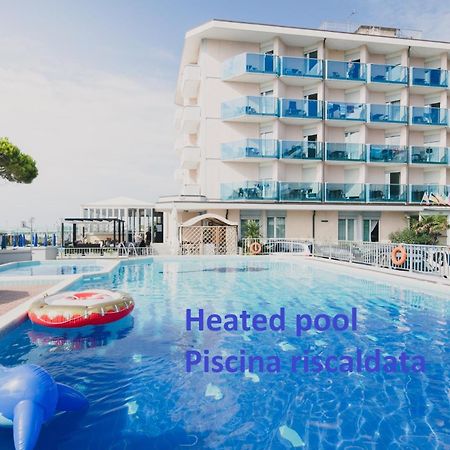Hotel La Bussola Лідо-ді-Єзоло Екстер'єр фото