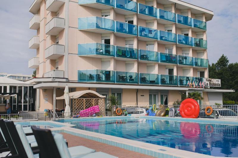 Hotel La Bussola Лідо-ді-Єзоло Екстер'єр фото