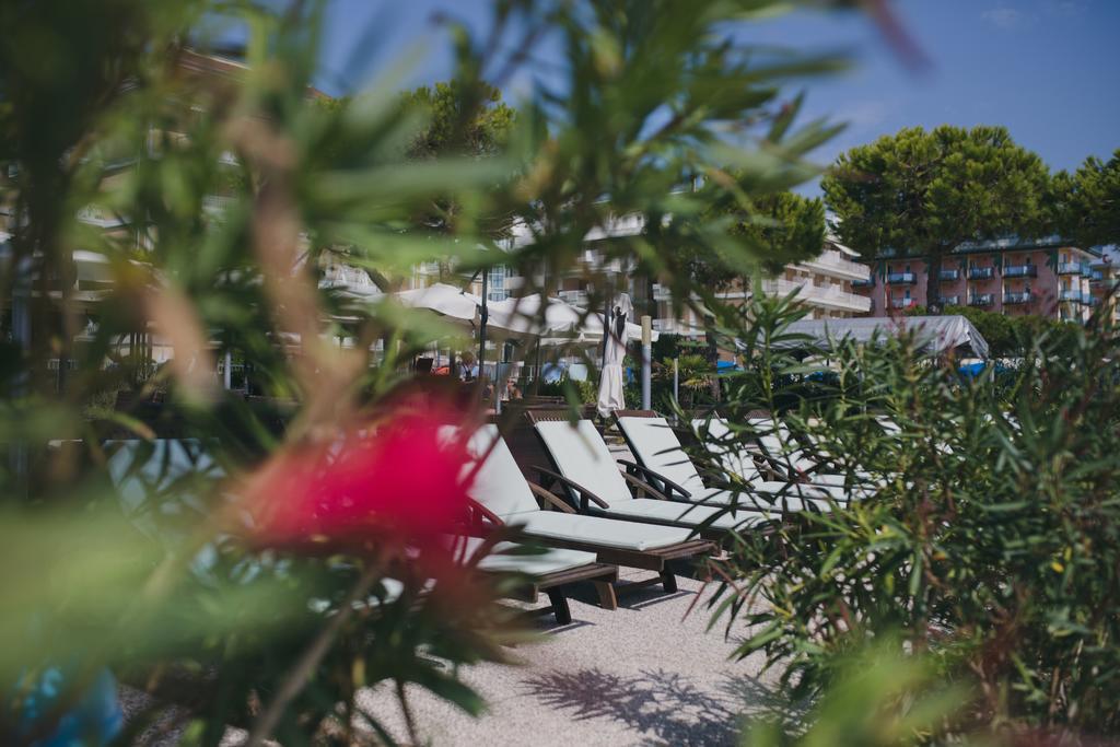 Hotel La Bussola Лідо-ді-Єзоло Екстер'єр фото