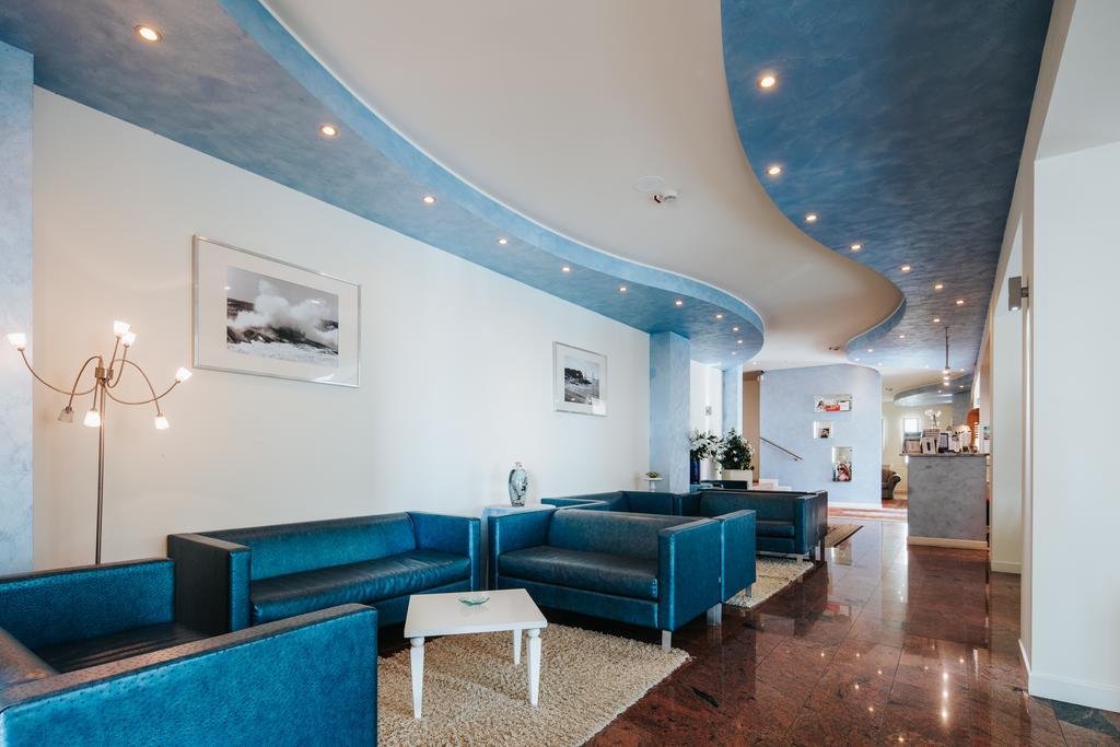 Hotel La Bussola Лідо-ді-Єзоло Екстер'єр фото